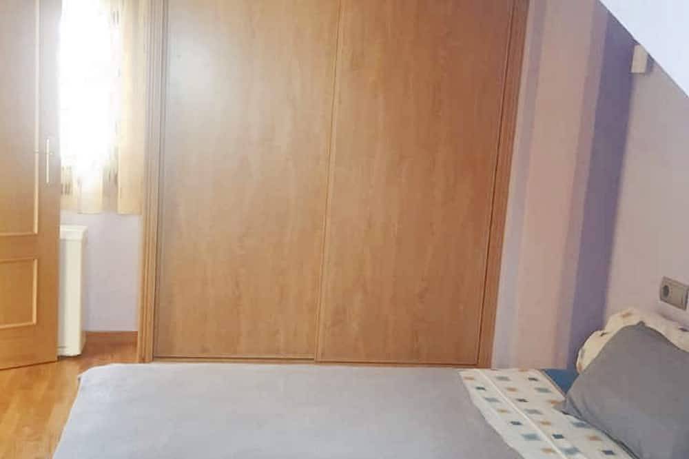Entire apartment, Homerez - 120m² Apartment in Astorga with Terrace in Astorga, León Region