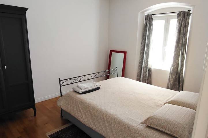 Appartamento intero, Appartamento 2 camere, 4 ospiti in zona storica di Trieste in stile 800 in Trieste, Trieste e dintorni
