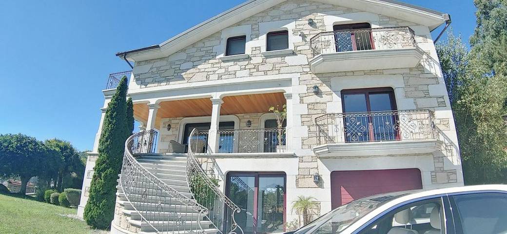 Casa rural para 12 personas, con Balcón y Jacuzzi además de Terraza y Jardín en Mazaricos