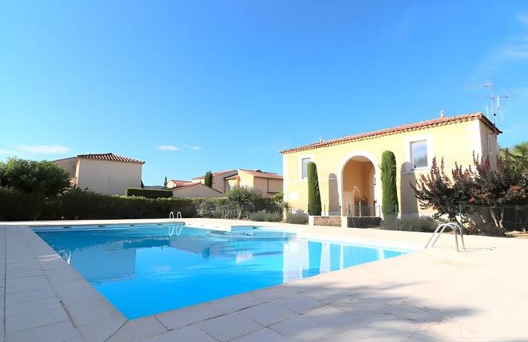 Gîte pour 4 personnes, avec piscine et terrasse