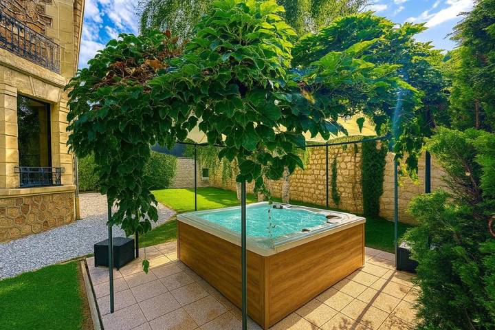 Location de vacances pour 12 personnes, avec jacuzzi ainsi que piscine et jardin à Vitry-le-François - 2