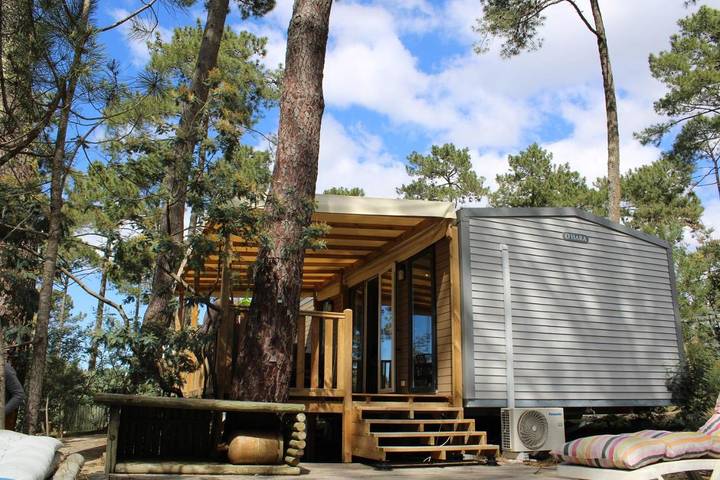 Camping pour 6 personnes, avec bassin pour enfant et piscine ainsi que jardin et jacuzzi dans Claouey