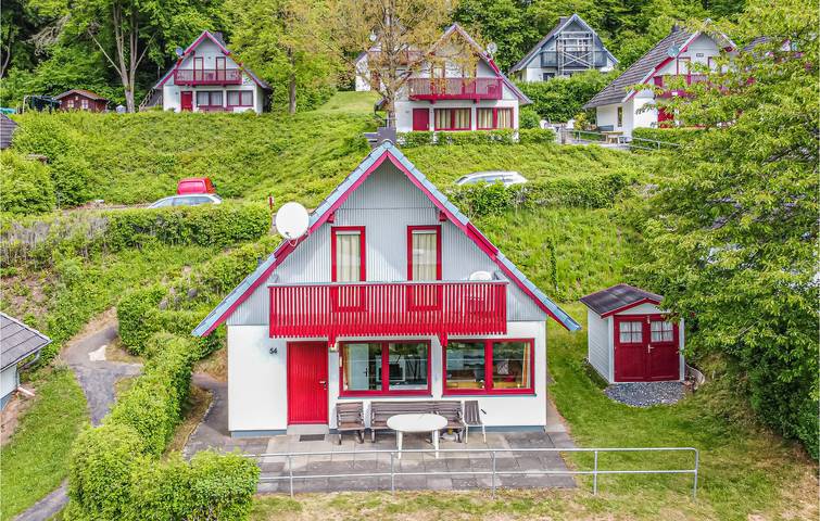 Ferienhaus für 6 Personen, mit Terrasse und Whirlpool sowie Garten und Sauna in Kirchheim