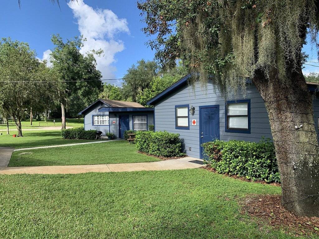 Large furnished cabin on 15 acre lakefront property in Lake Pierce, Zentral Florida