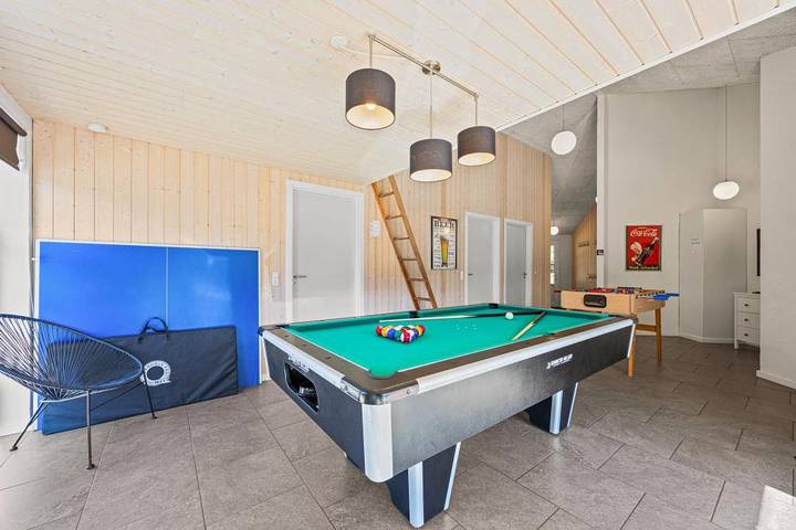 A dream holiday home with a pool, spa and sauna in the heart of Blåvand in Blavand, Región de Varde