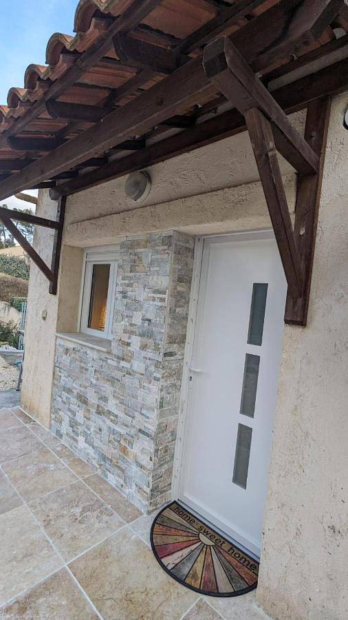 Appartement entier, Studio with Sofa Bed in Cabriès, Côte méditerranéenne (France)