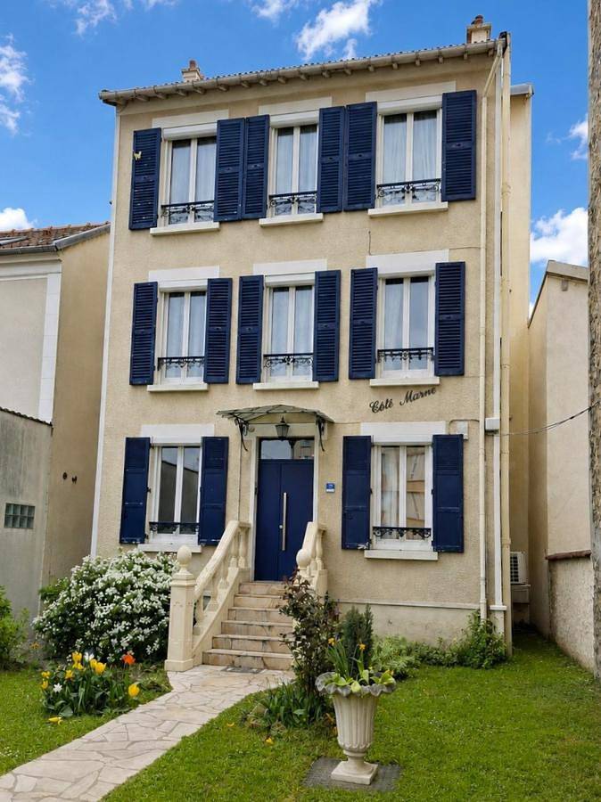 Location de vacances pour 4 personnes, avec Terrasse ainsi que Jardin et Vue à Champigny-sur-Marne