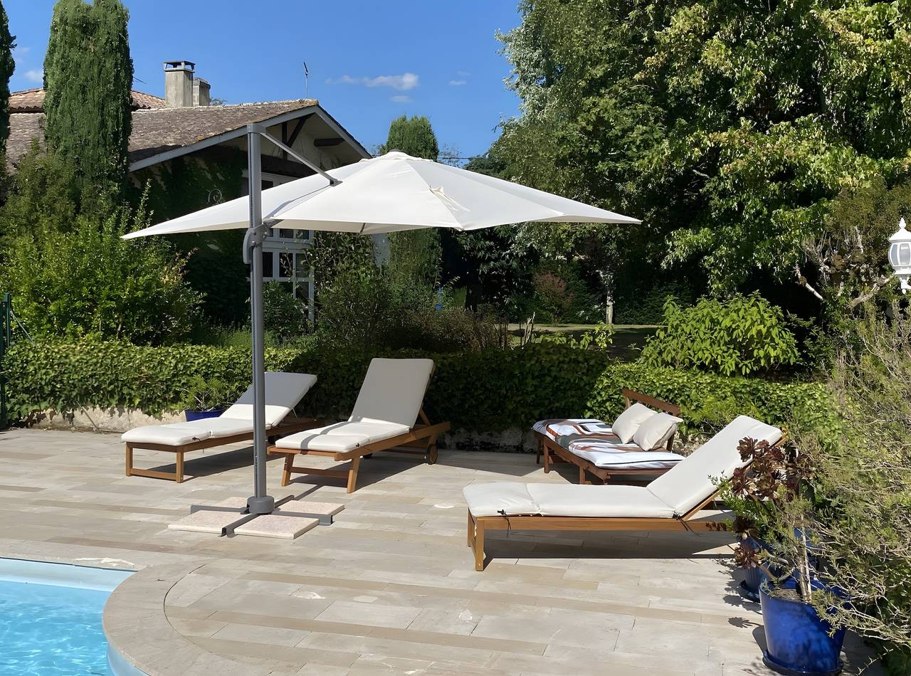 Gîte con piscina La Petite Gironde in Porchères, Región de Libourne