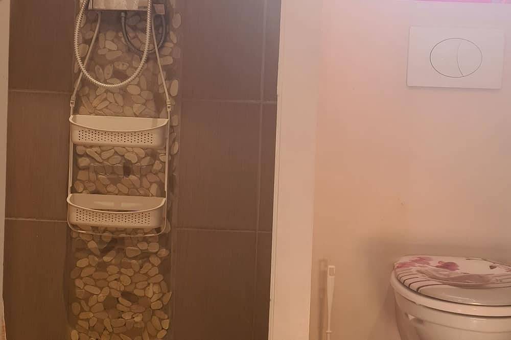 Entire apartment, Gîte Climatisé Pour 2 Personnes Avec Piscine Partagée in Bollène, Vaucluse