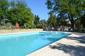 Cottage pour 12 personnes, avec jardin et piscine à Laurac