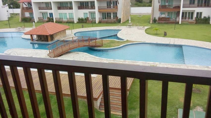 Casas e apartamentos de temporada para 6 pessoas, com jardim e piscina e ainda terraço em Tamandaré