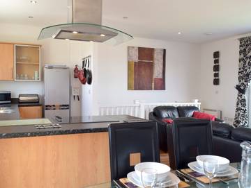 Log Cabin for 6 People in Llanelli, Carmarthenshire, Photo 4