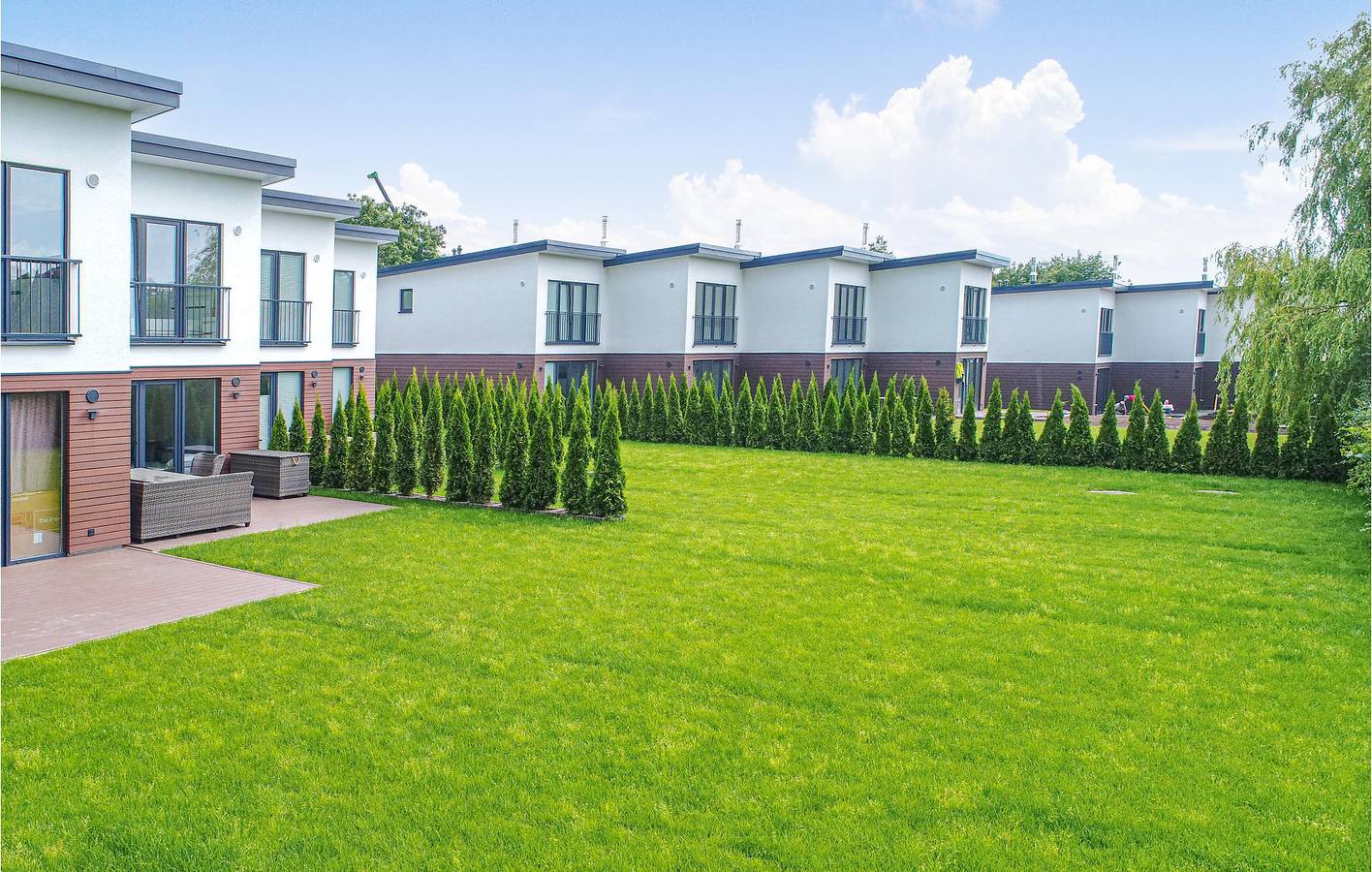 Modern Apartment with Terrace, Parking & Internet, 900m to Beach in Ostseebad Damp, Damp