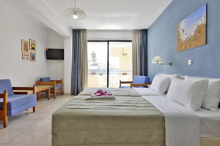 Ferienwohnung für 3 Personen, mit Balkon und Pool sowie Garten in Ayia Napa