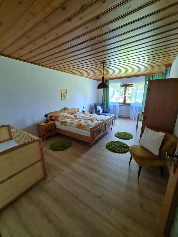 Ferienwohnung für 6 Personen, mit Terrasse und Garten