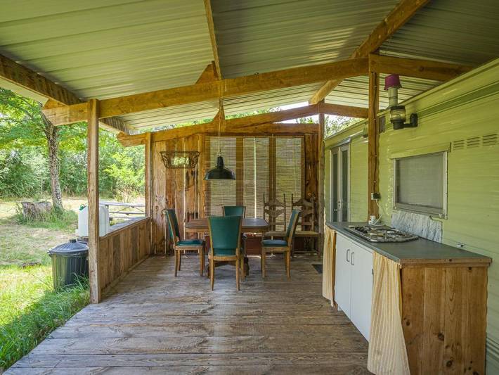 Camping pour 6 personnes, avec terrasse ainsi que jardin et vue dans la Creuse - 3