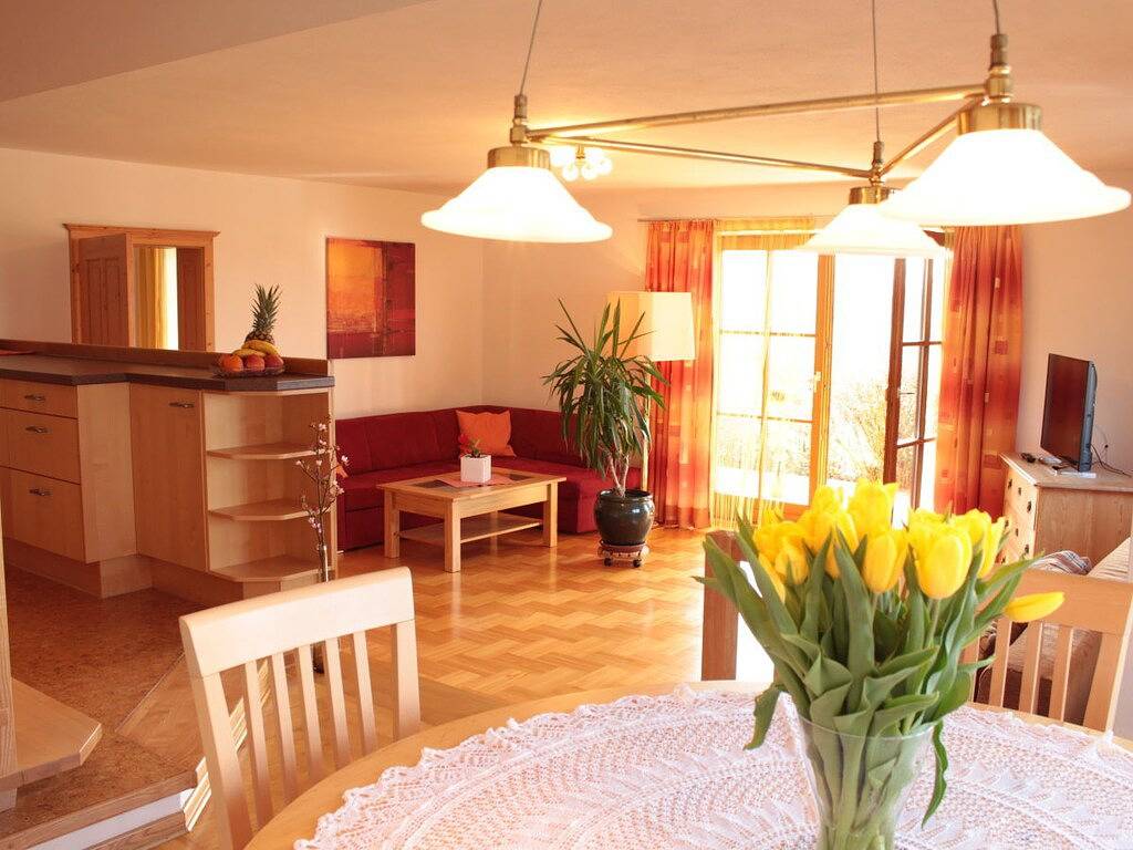 Ruhige Ferienwohnung mit Seeblick in Eggelsberg, Braunau am Inn
