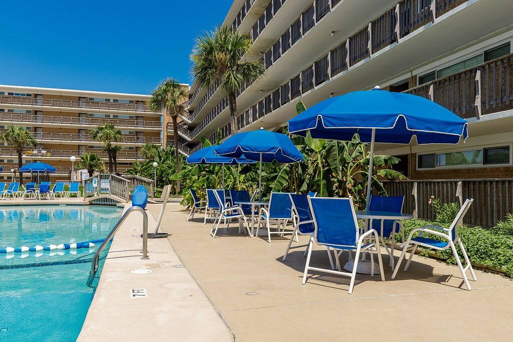 Ganze Wohnung, Prime Beachfront Location with Stunning Views, Pool, Hot Tub & Pickleball in North Padre Island, Corpus Christi