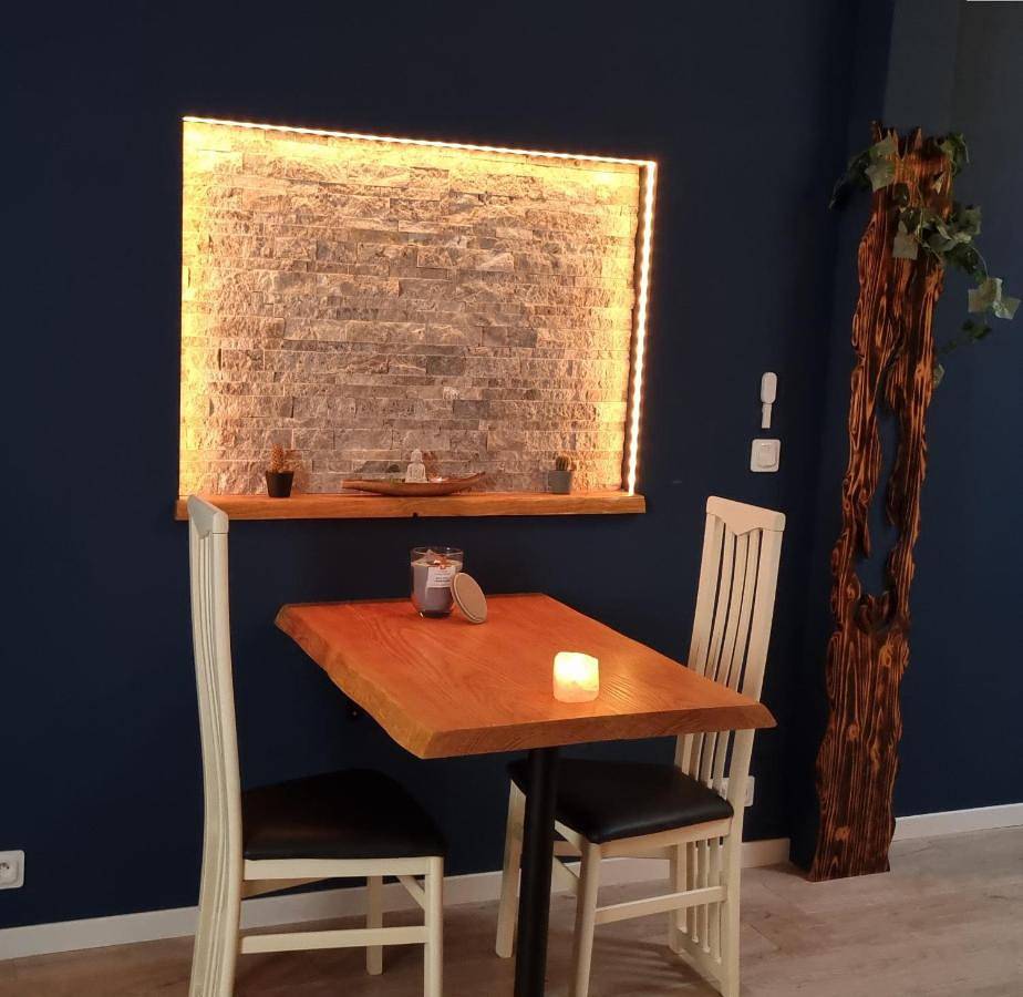 Appartement entier, Appartement Romantique Climatisé Belorizon - 30 min de la mer in Pignans, Région de Brignoles