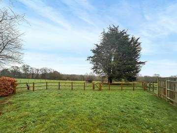 Log Cabin for 2 People in Charlwood, Surrey, Photo 2