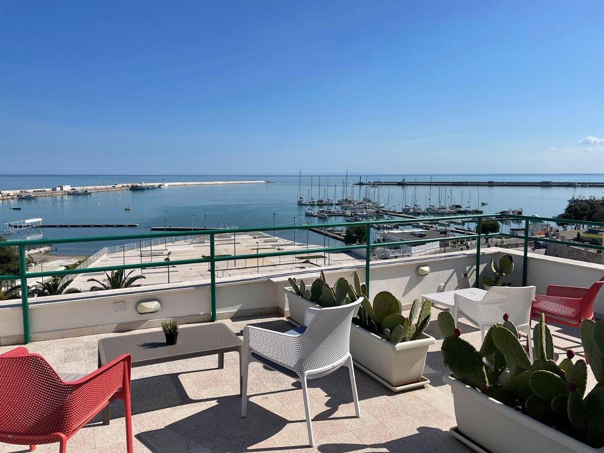 Deluxe Triple Room with Sea View in Manfredonia, Gargano