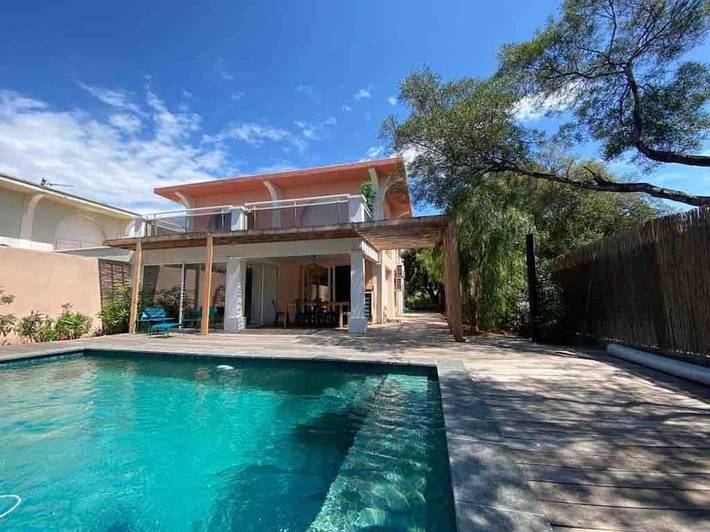 Villa pour 8 personnes, avec Balcon et Terrasse ainsi que Jardin et Piscine dans Saint-Aygulf