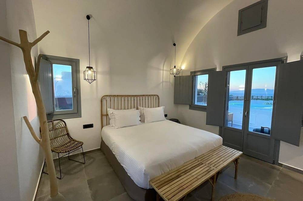 Entire apartment, Nixteri Anemi Vine Villa in Ormos Ammoudiou, Oia
