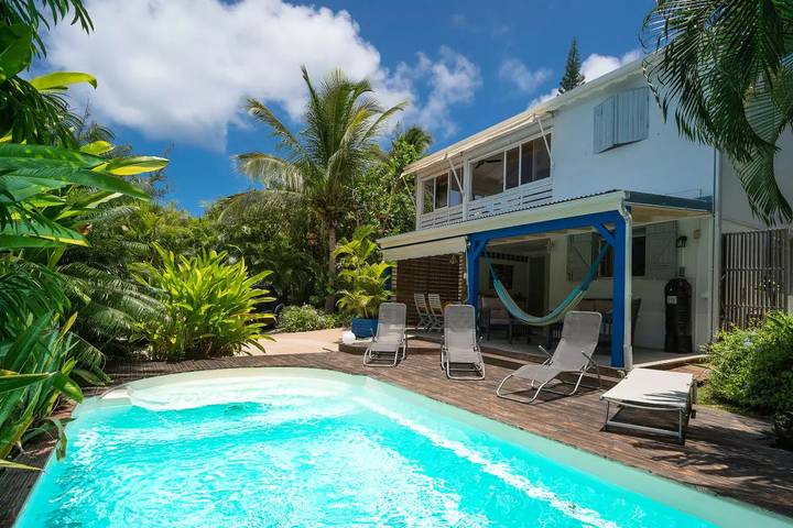 Chalet para 4 personas, con piscina y jardín, Se admiten mascotas en Guadalupe