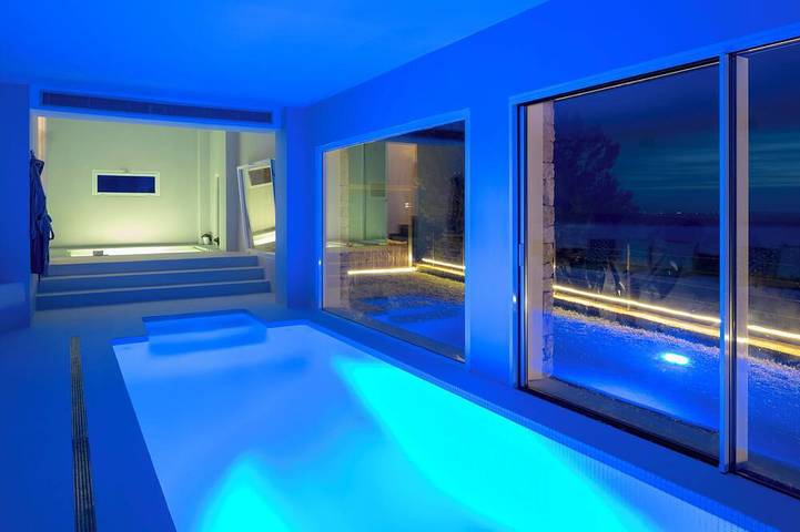 Villa für 12 Personen, mit Sauna und Balkon sowie Garten - 1