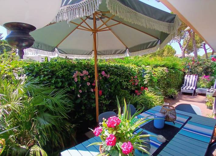Appartement entier, Appartement 'Des Vacances De Rêve À Mandelieu' avec piscine partagée et climatisation in Mandelieu-la-Napoule, Côte méditerranéenne (France)