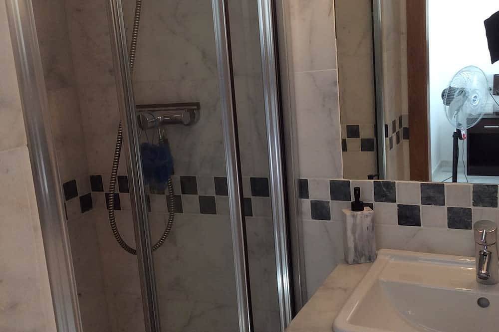 Entire apartment, App,  2 bedrooms, 2 bathrooms. kitchen, 2 terraces, avg. Swimming pool + Parking in Orihuela, Costa Blanca