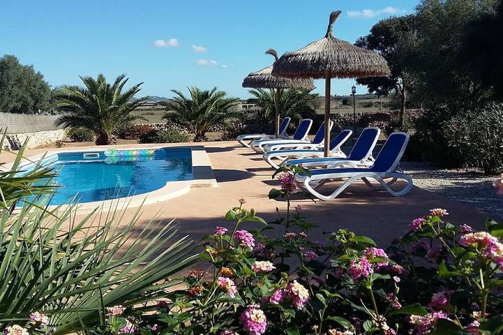 Villa pour 4 personnes, avec terrasse ainsi que jardin et piscine - 1