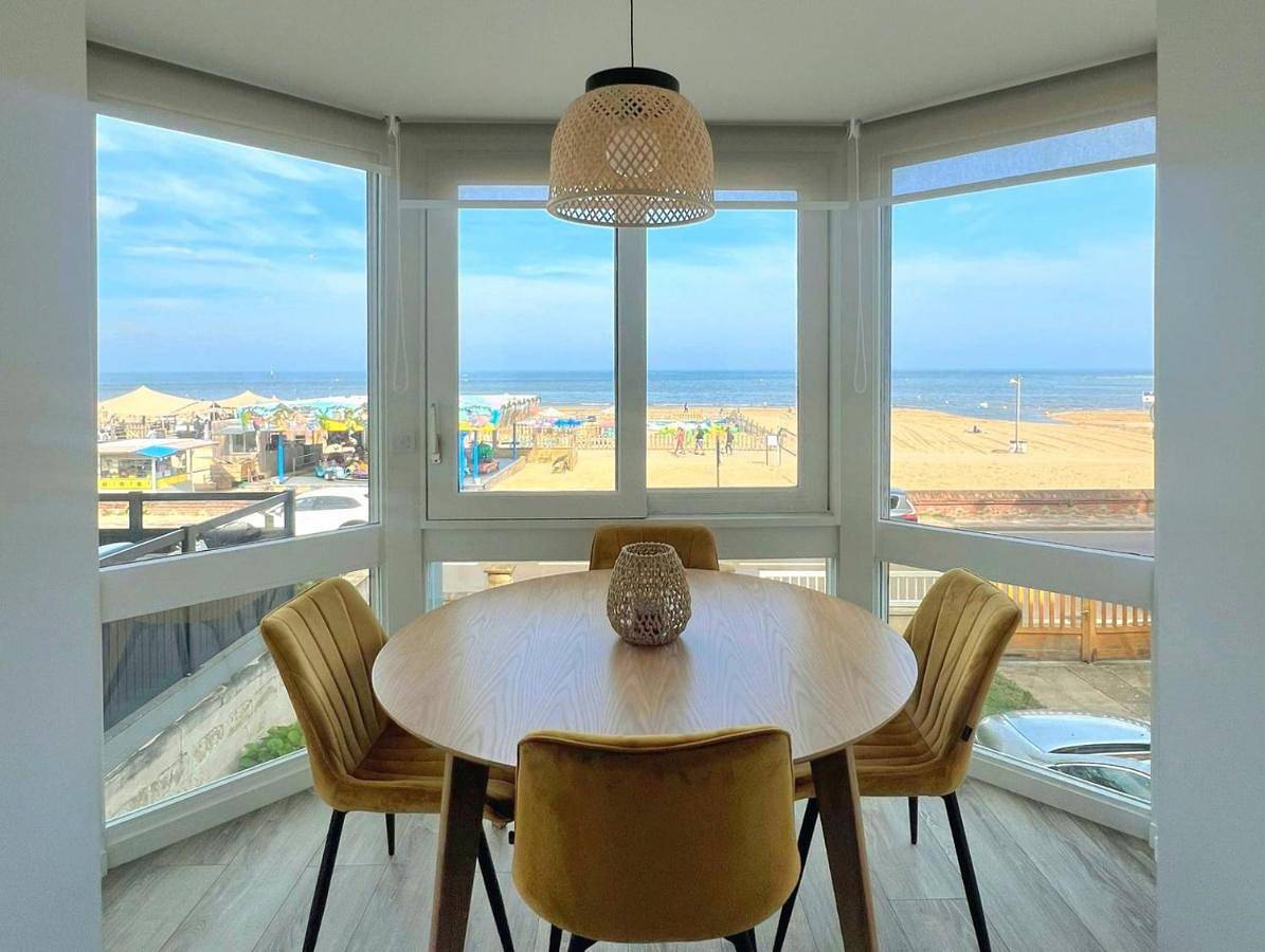 Appartement entier, Les pieds dans l'eau / F2 avec vue sur Mer in Houlgate, Région de Lisieux