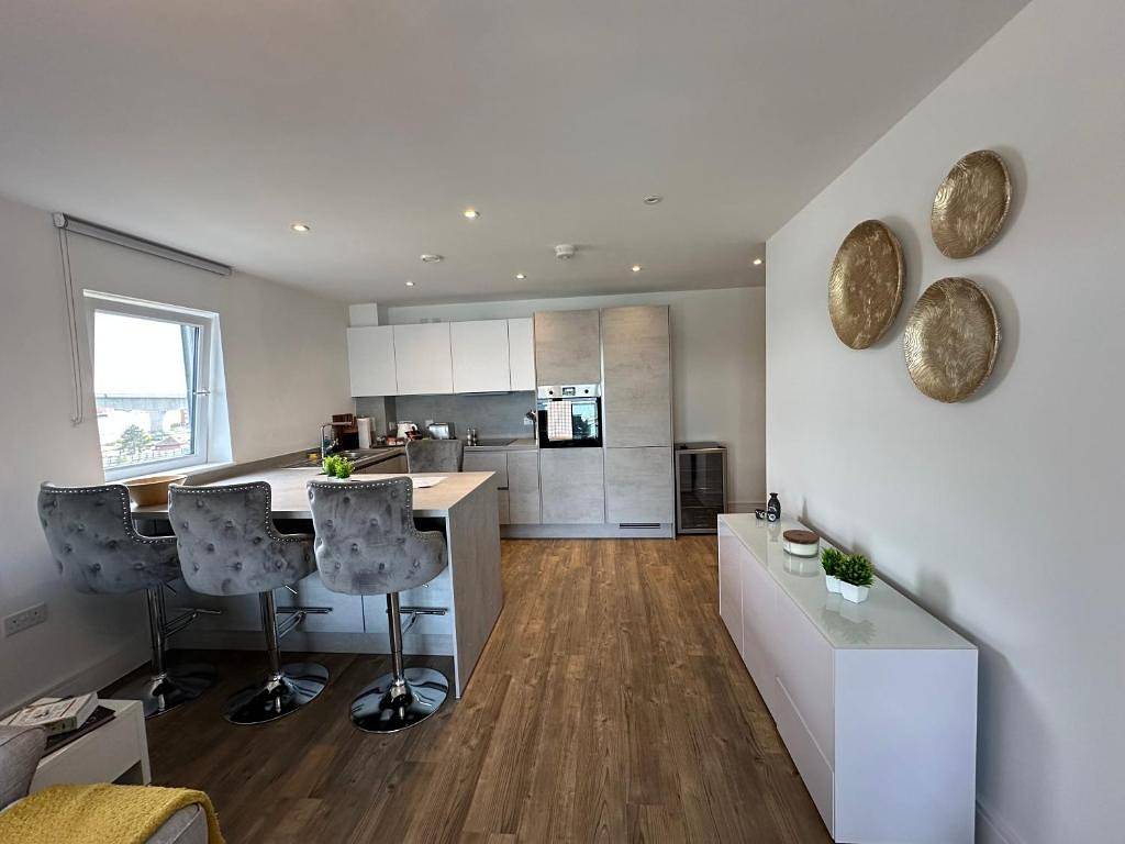 Entire apartment, 2 bed 2 bath Waterfront Luxury Apartment in Southampton, South East England