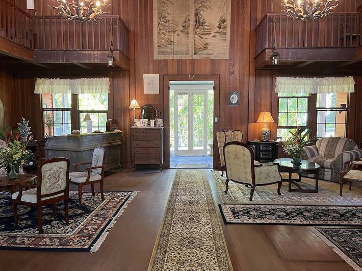 Vacation rental for 16 people, with terrace and yard in Hilo