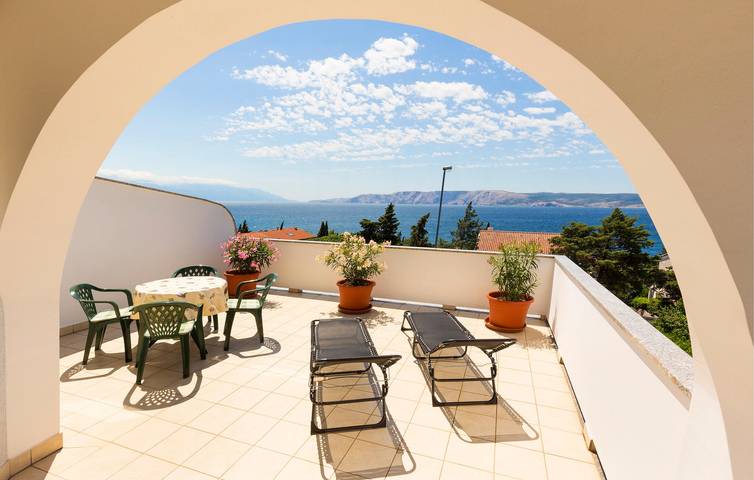 Ganze Ferienwohnung, Urlaub am Meer: Gemütliche Ferienwohnung mit Terrasse, WLAN und Parkplatz in Plaža Bribirska obala, Novi Vinodolski