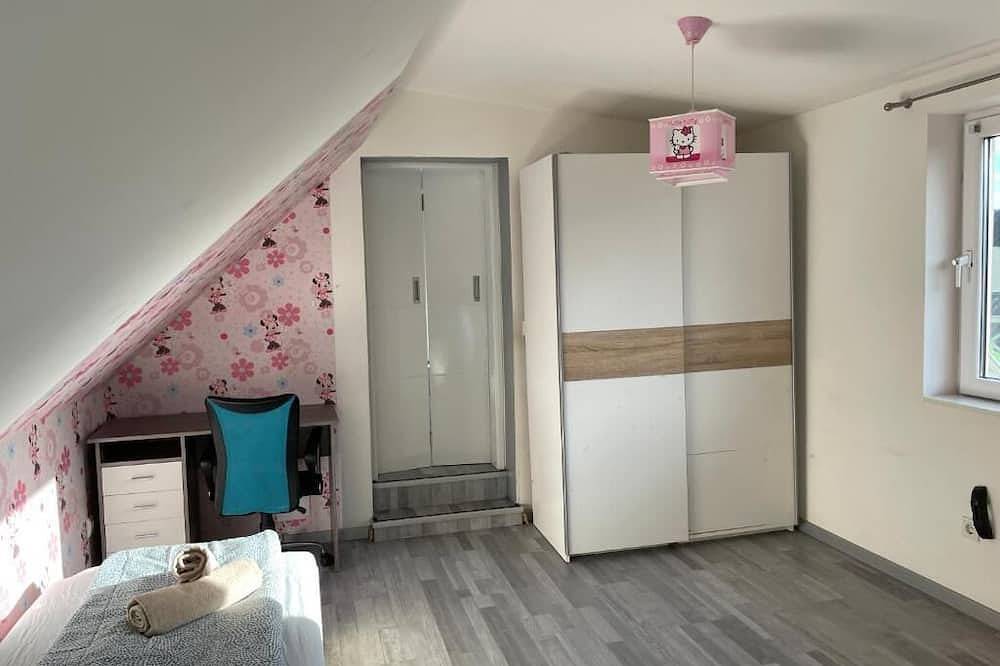 Ganze Wohnung, Outletcenter Apartment mit Pool & Terrasse in Neusiedlersee-Hügelland