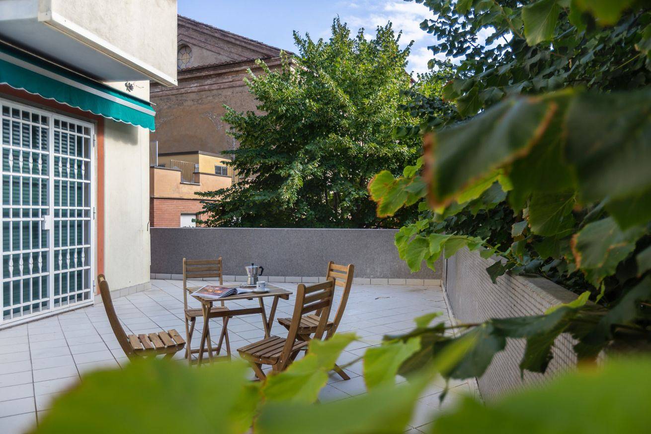 Entire apartment, Apt w/Terrace 10 min walk from Piazza S.Stefano x4 in Bologna, Bologna Province