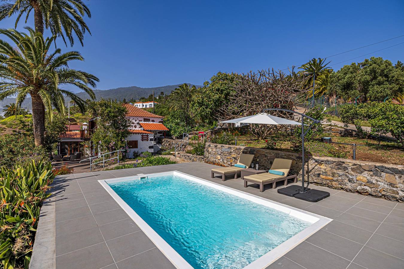 Casa Piedra y Tea: Piscina privata riscaldata e vista mare in Tijarafe, La Palma Settentrionale