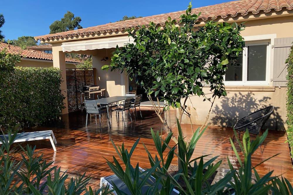 Villa 3 Minuten zu Fuß vom Meer und dem Dorf in einer waldreichen Umgebung in Pinarellu, Zonza