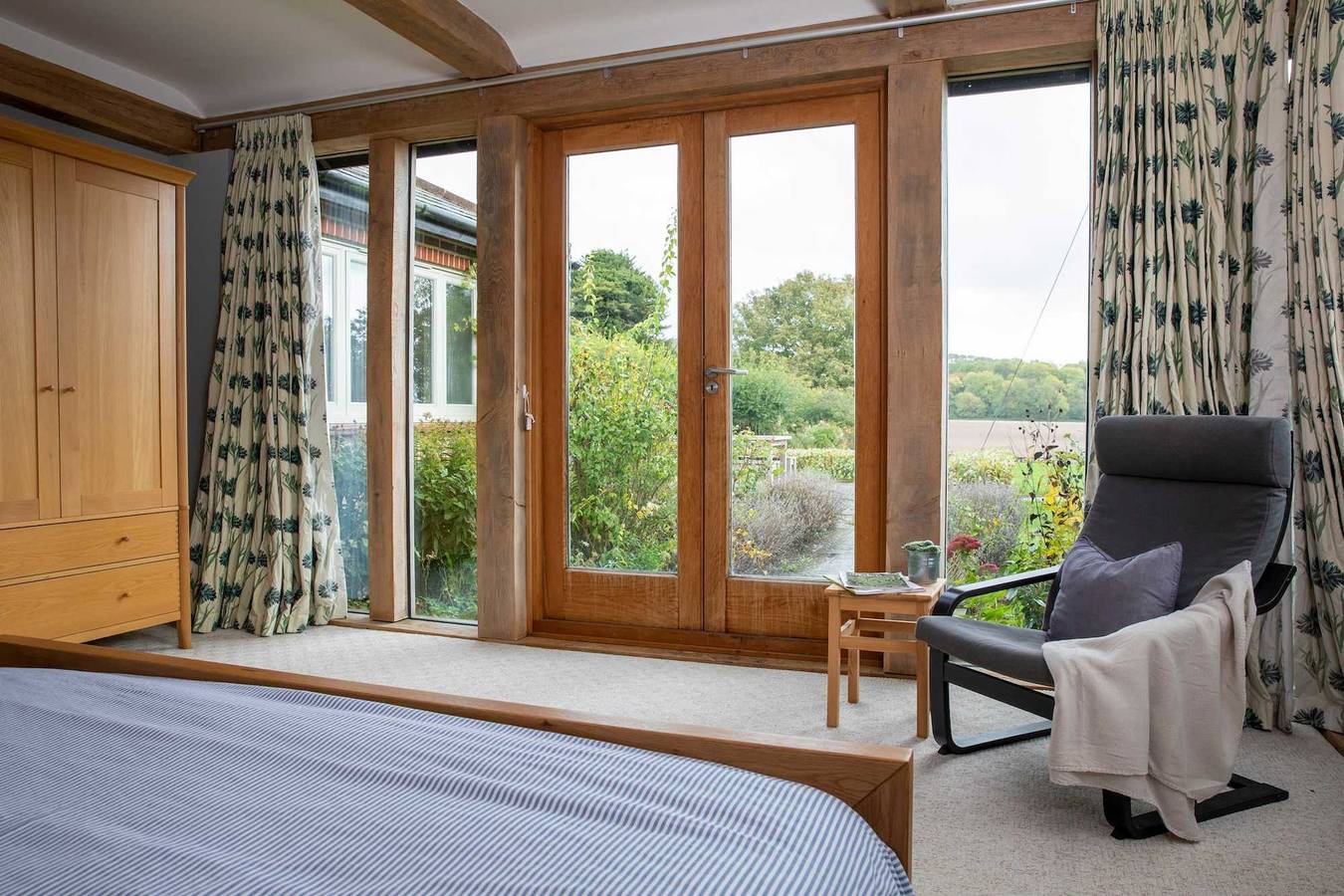 Charming Cottage for 10 in Heart of South Downs in South Downs
