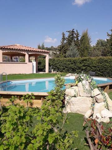 Gîte pour 4 personnes, avec jardin ainsi que piscine et vue à Gréoux-les-Bains