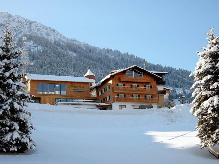 Ferienwohnung für 4 Personen, mit Balkon und Terrasse sowie Ausblick in Raggal