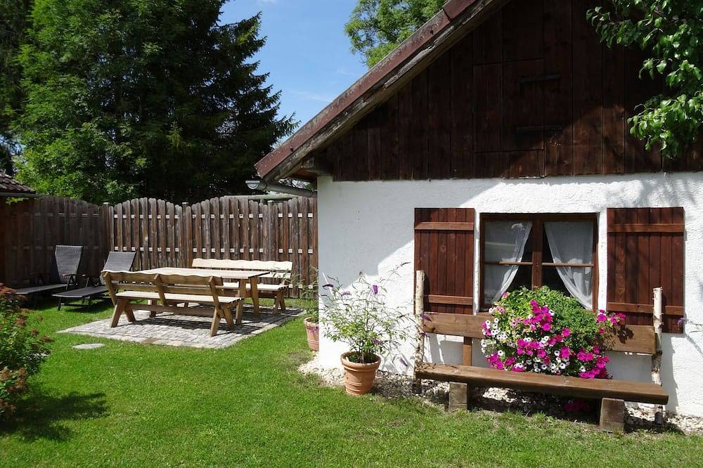 Landhaus mit Sonnenterrasse und Garten in Liegewiese am Stausee, Neureichenau