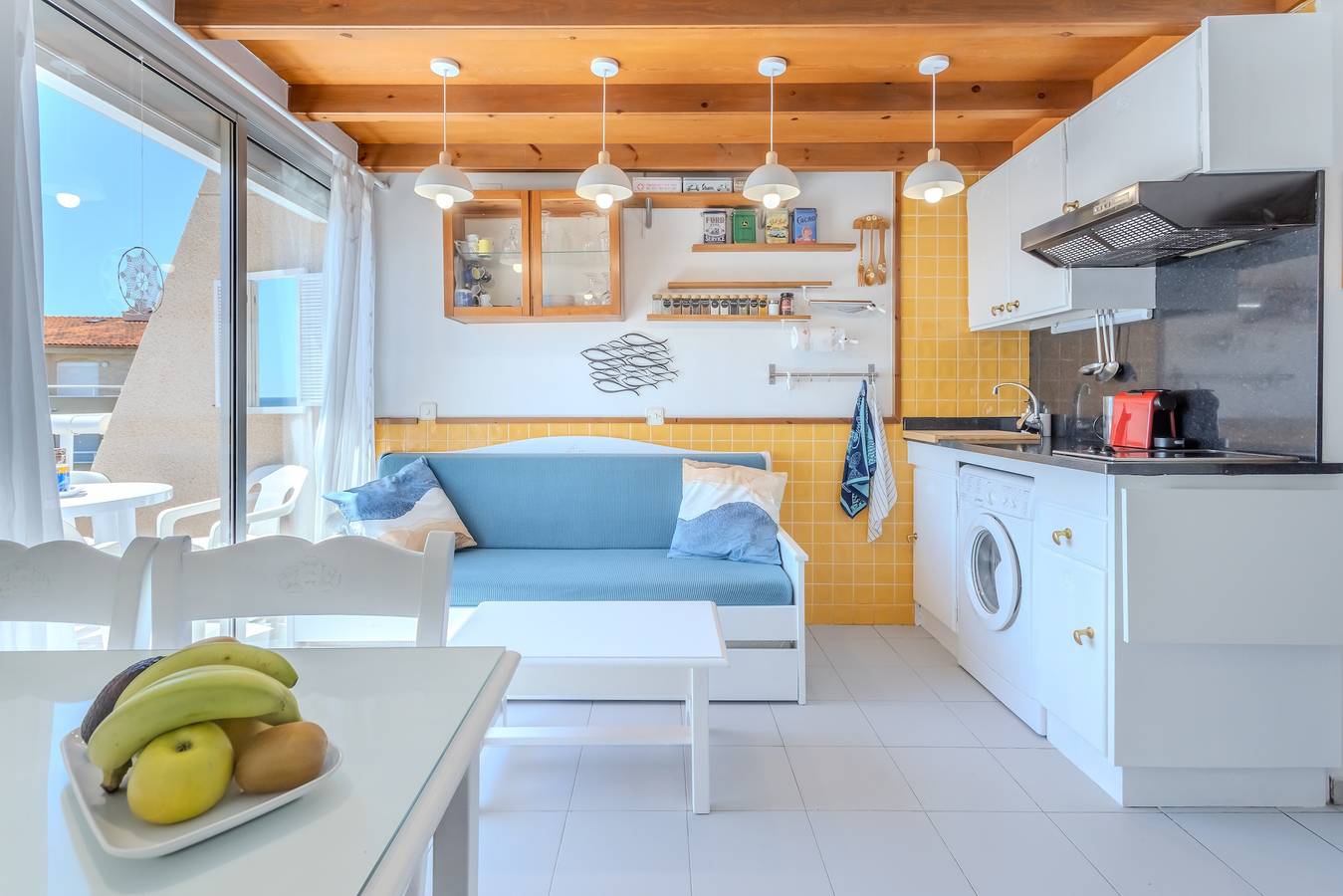 Apartamento entero, Apartamento 'Sunrise Medes' con vistas al mar, piscina compartida y Wi-Fi in Els Griells, Costa Brava