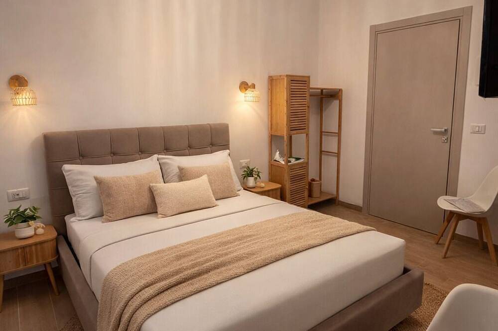 Entire apartment, Studio apartment with kitchenette in the center and near the sea in Peschici, Peschici region