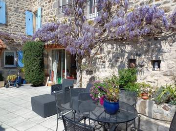 Gîte pour 6 personnes, avec jardin et terrasse à Montaigut-le-Blanc