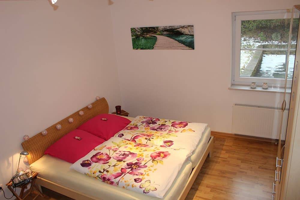 Entire apartment, Small vacation apartment (65m²) with \"beautiful view\" Garden with playground in Waldeck, Waldecker Land