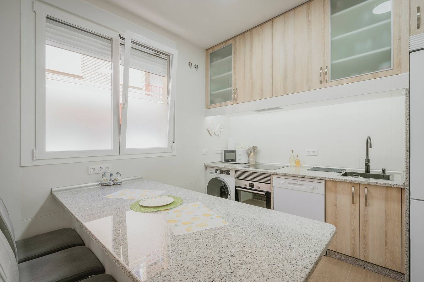 Ganze Wohnung, Ferienwohnung 'La Aurora De Candeleda' mit Blick auf den See, Wi-Fi und Klimaanlage in Candeleda, Valle del Tiétar