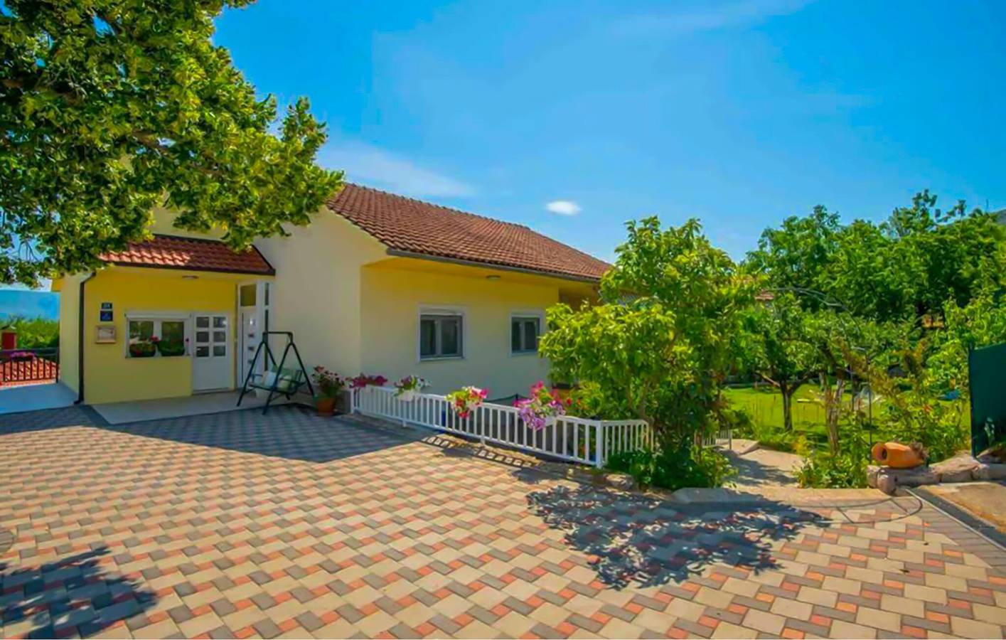 Kuća za odmor za 13 osoba s bazen in Runović (Splitska-Dalmacija), Imotski